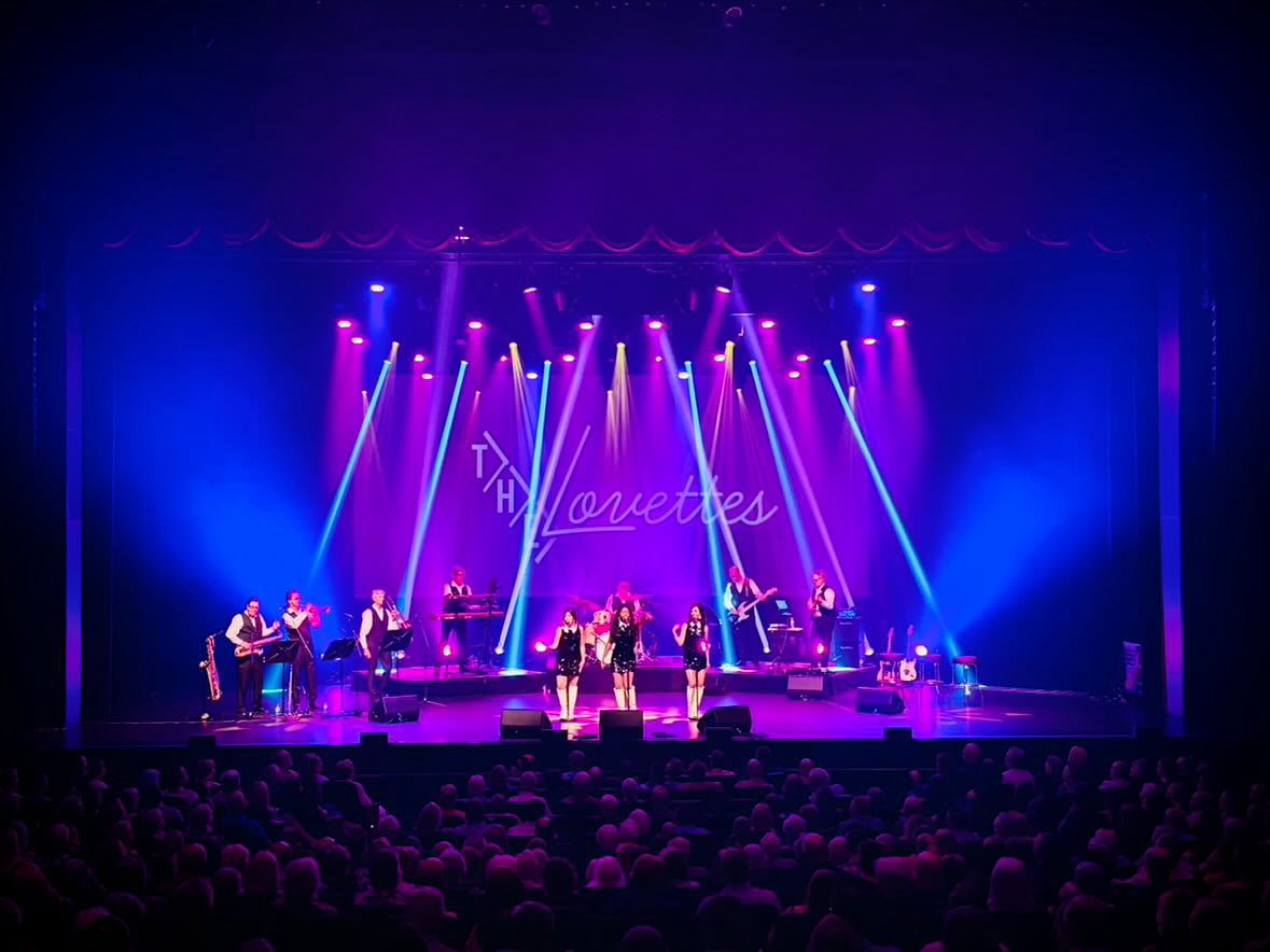 The Lovettes with band and lights